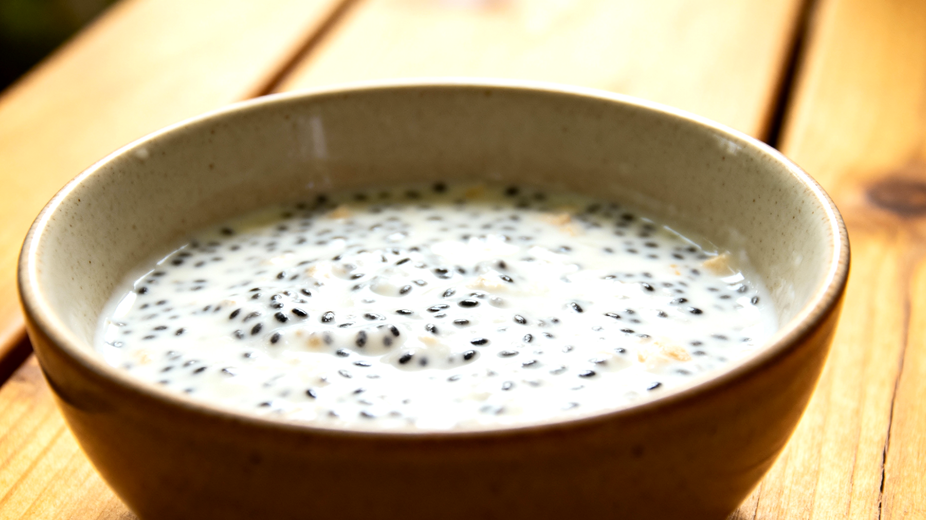 Chia-Pudding mit Kefir und fermentierten Haferflocken"