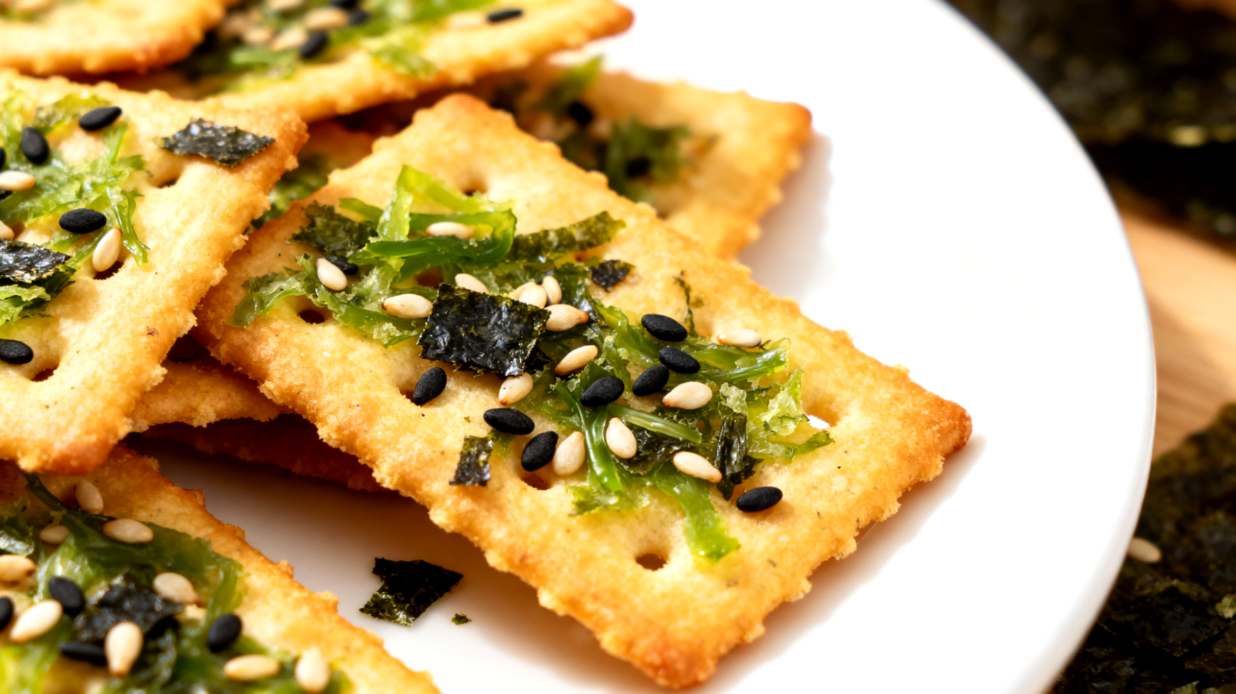 Wakame-Algen-Cracker mit Sesam und Nori"